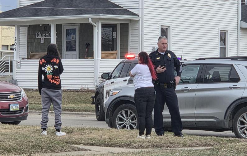 Mason City officers involved in standoff with wanted man