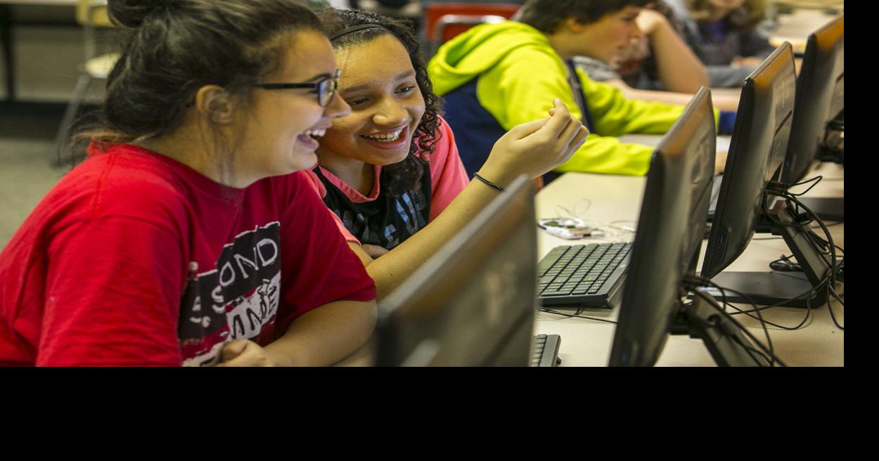 West Fork Middle School students get plugged in with 'Hour of Code'