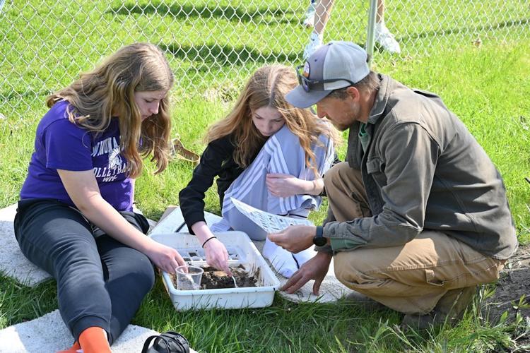 WAPS parent, landscaper helps restore WMS pond
