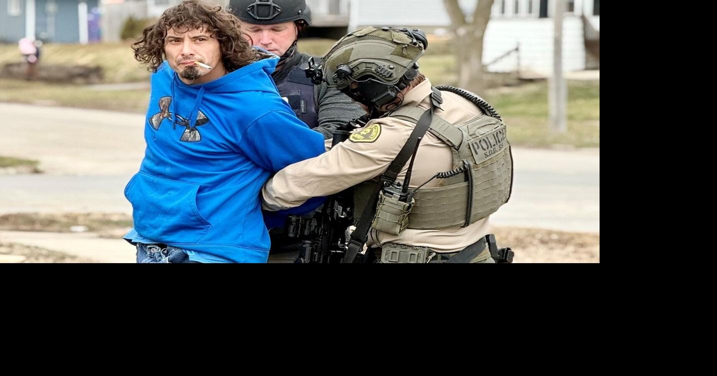 Mason City officers involved in standoff with wanted man