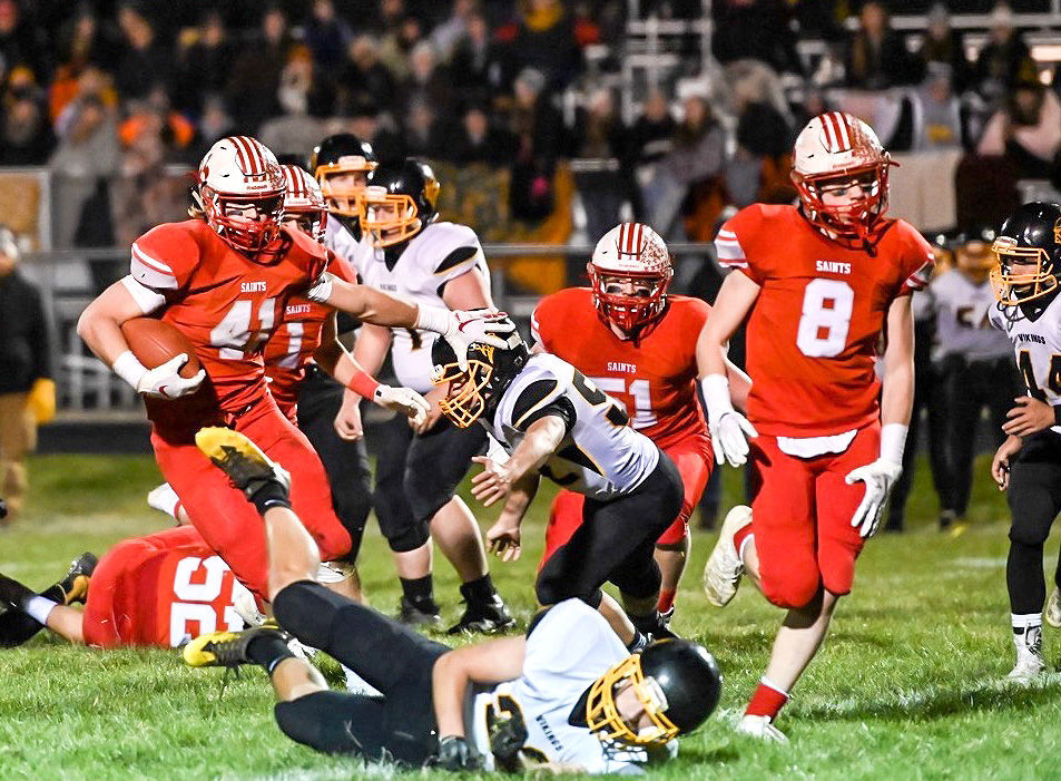 St. Ansgar football takes on Earlham in battle of the backs