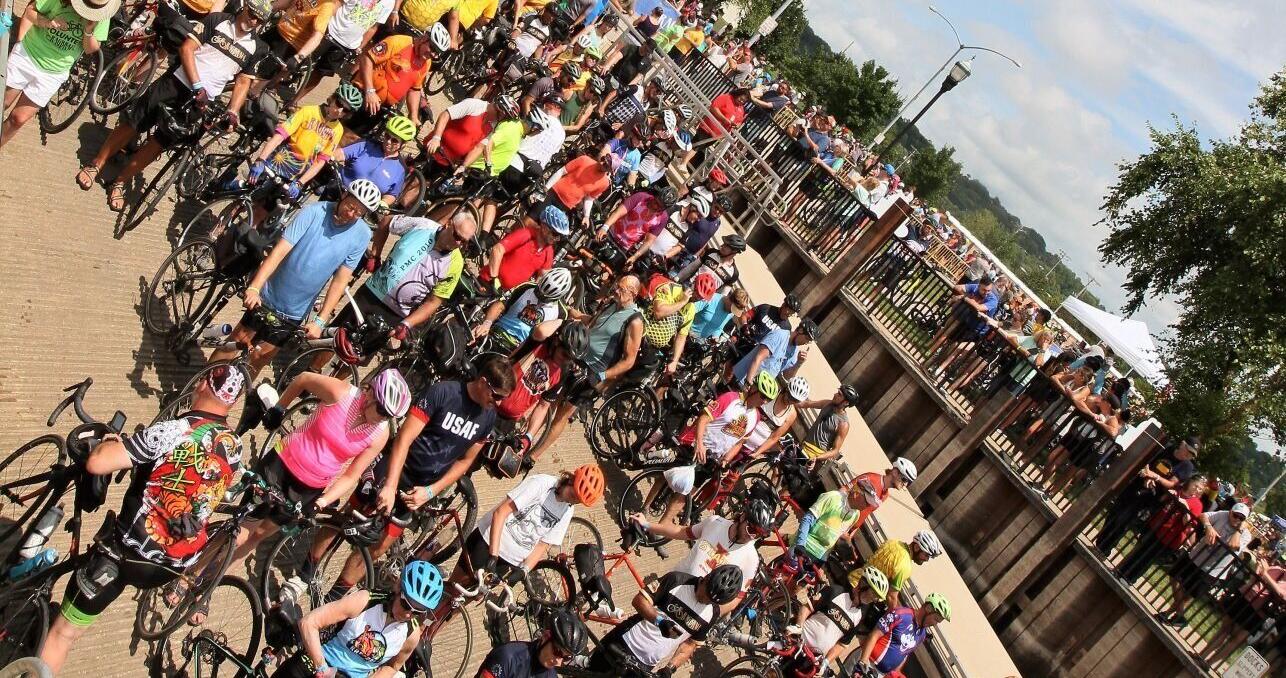 Final day of RAGBRAI brings thousands from around the world to Davenport - Vimarsana News