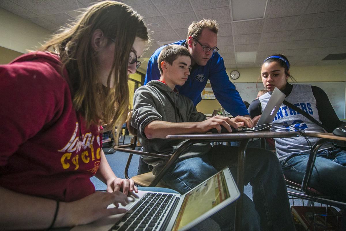 Central Springs history class uses 'Minecraft' to plot 'war'