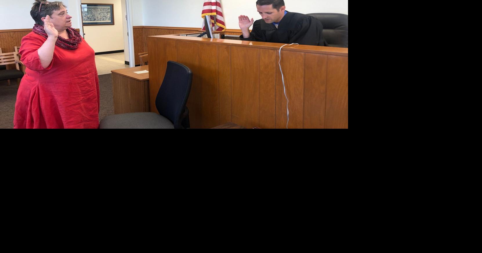 Mason City woman sworn in as court-appointed advocate for children