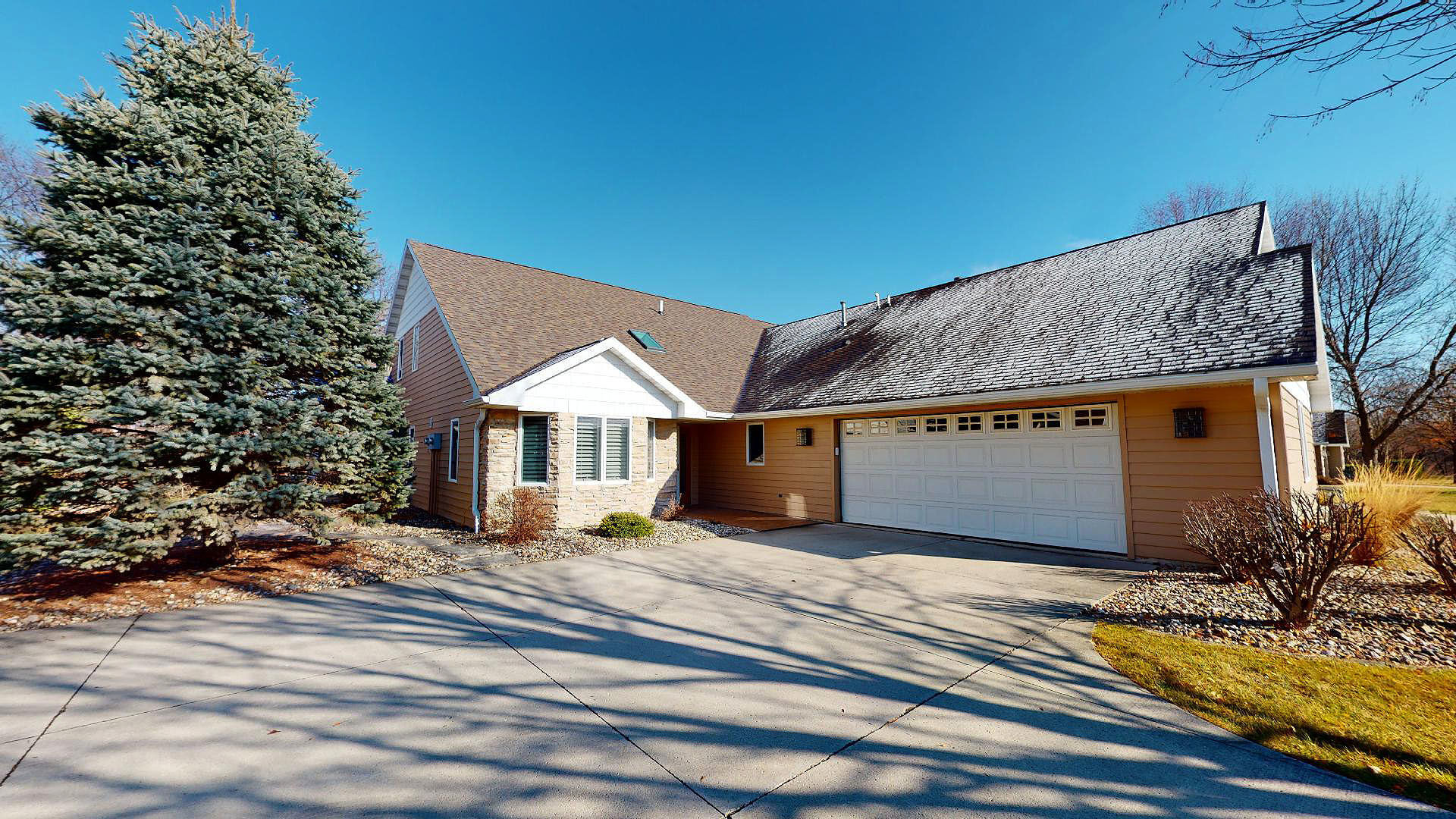 Real Estate Extra: Hunters Ridge Drive townhome is one-of-a-kind - Vimarsana News