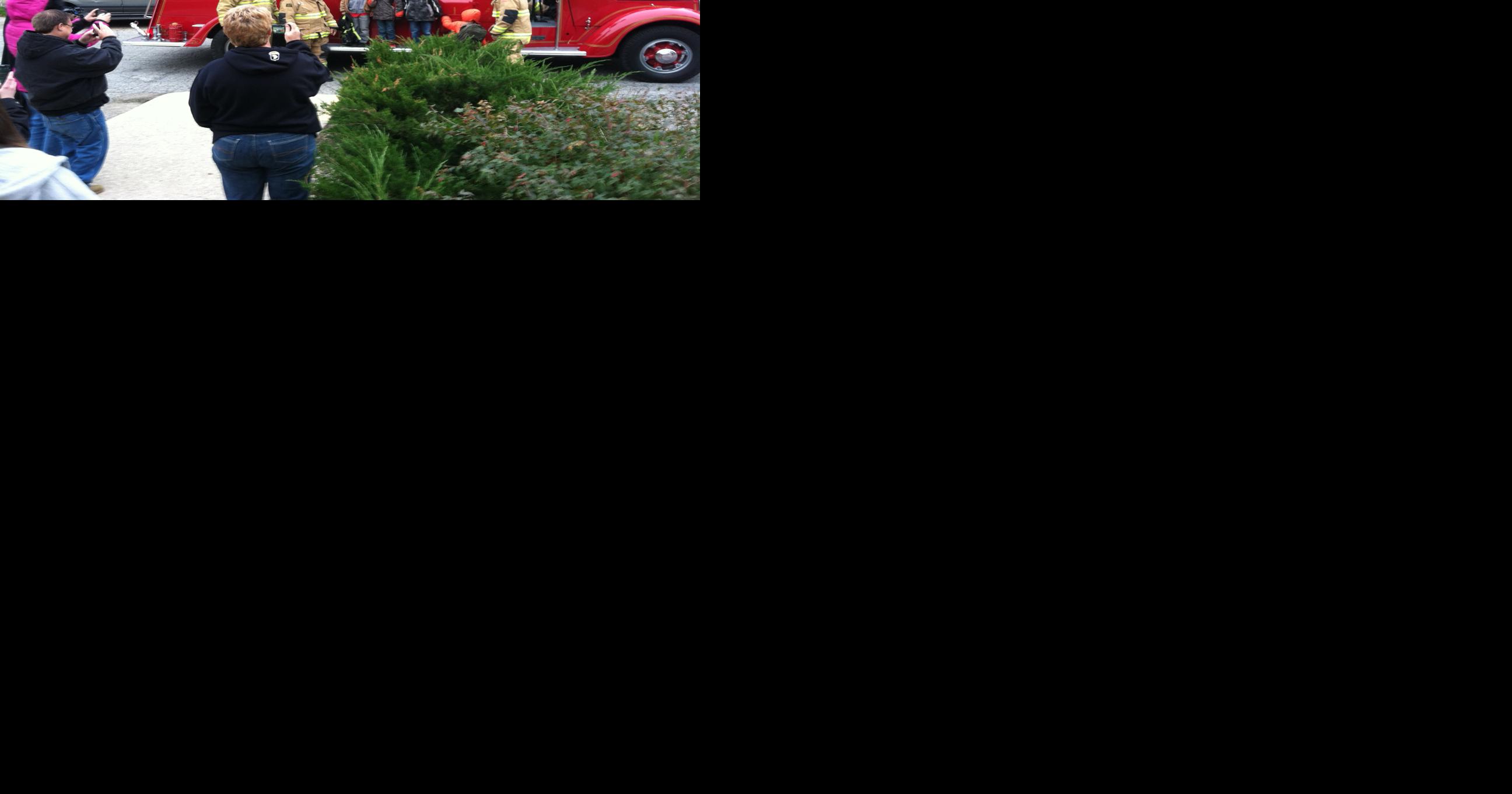 Second-grader gets ride to school in 1939 fire truck