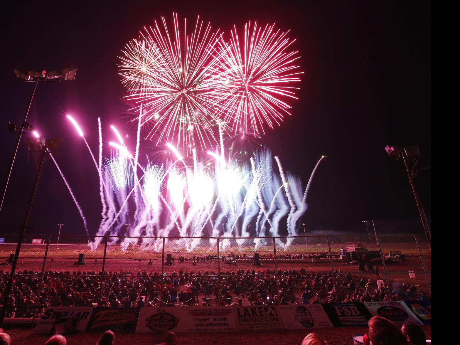 Photos 2018 Pgi Convention Fireworks In Mason City Mason City