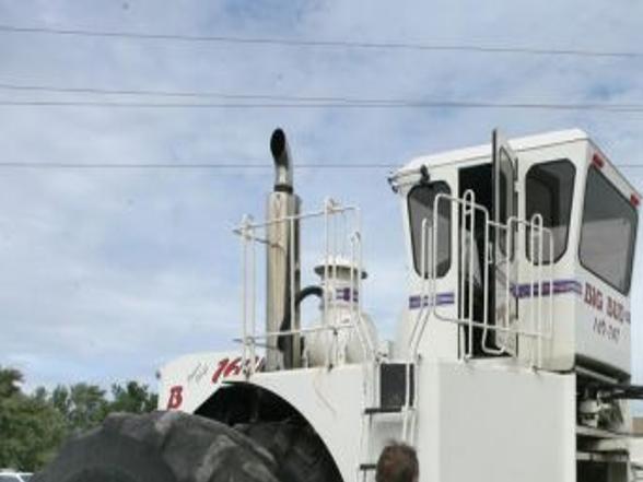 Big Bud The Biggest Baddest Tractor Ever Built Will Be On Display At Heartland Museum Mason City North Iowa Globegazette Com