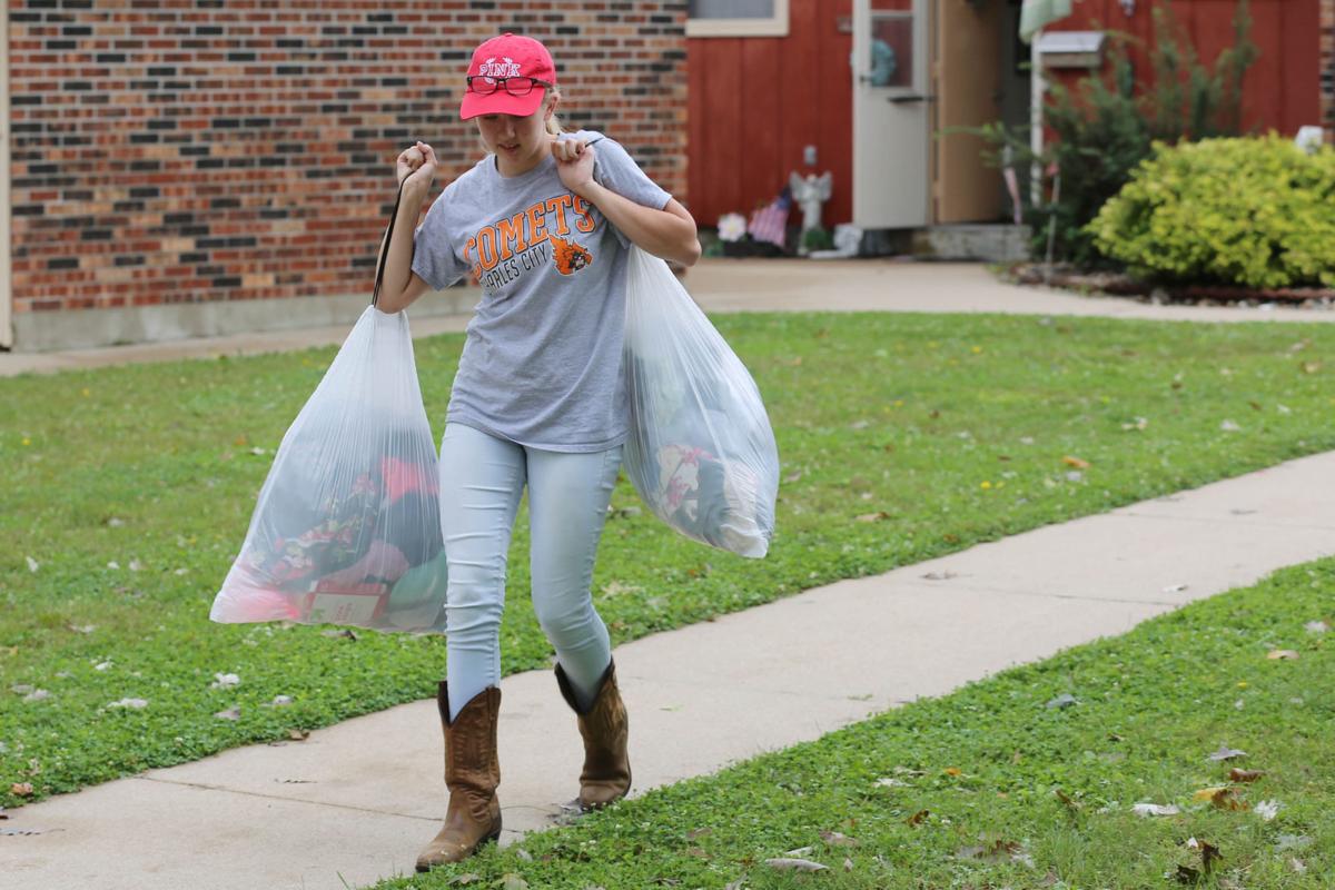Charles City families scramble to save homes from impending flood