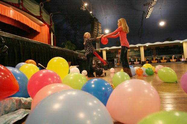 Surf Ballroom readies for New Year's Eve balloon drop