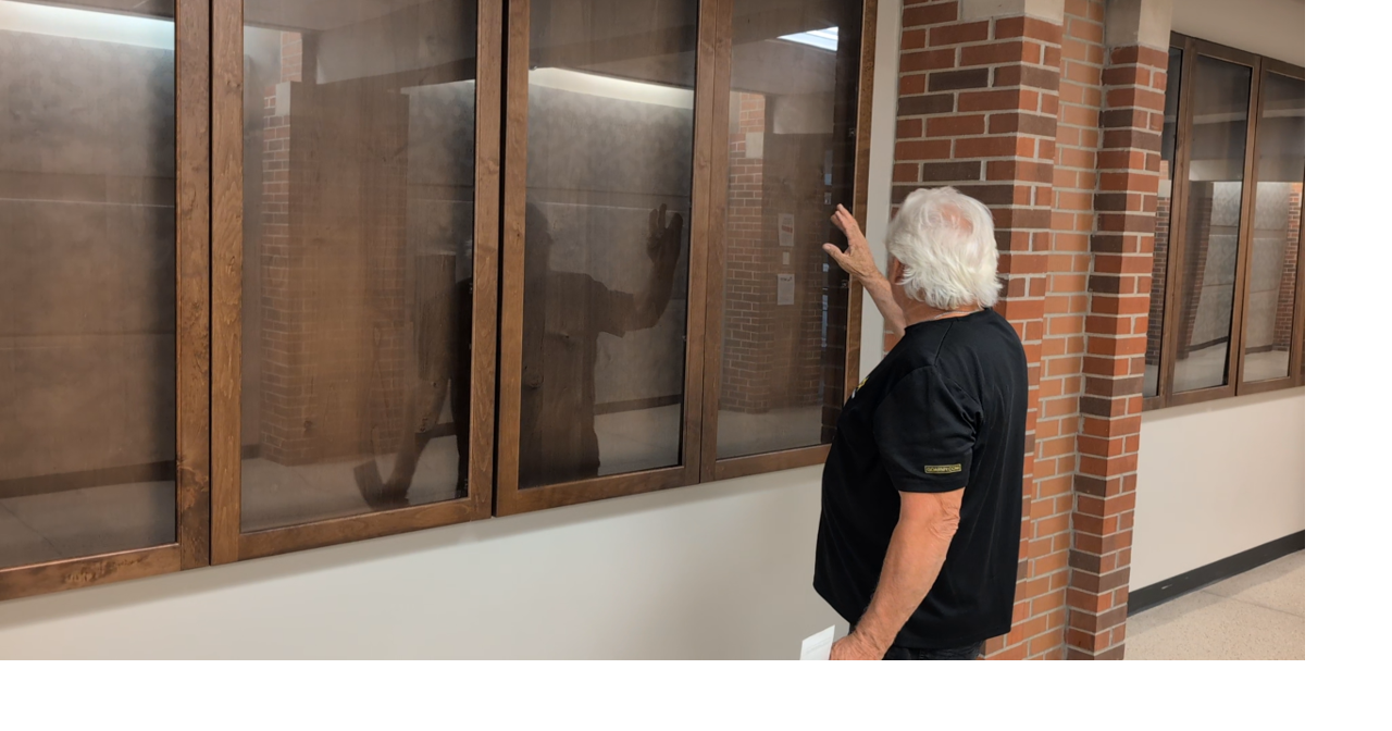 Dennis Withers discusses Vietnam Veterans Mural at Mason City High School