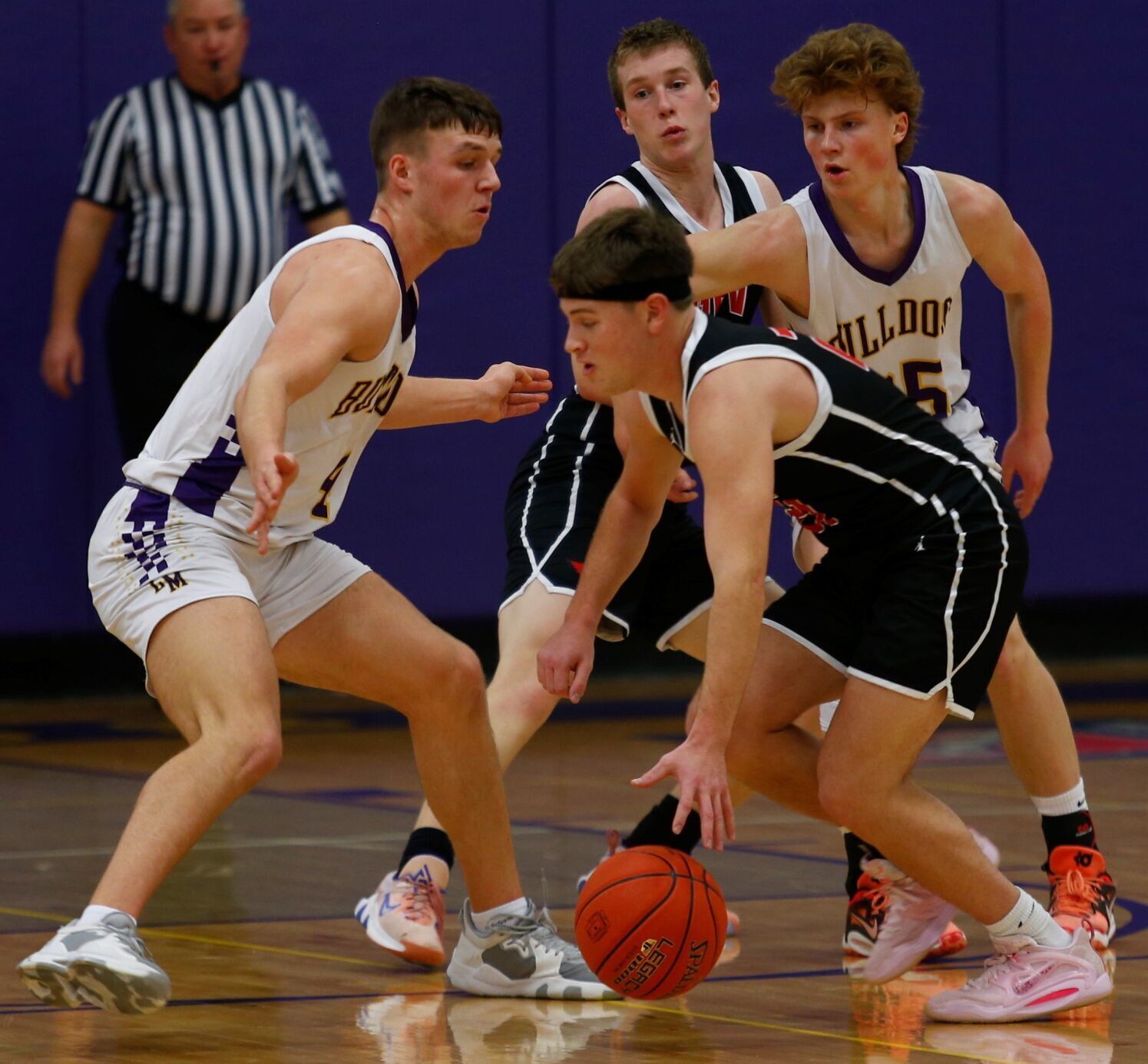 Exciting High School Basketball Season Kicks Off in Iowa: Top Teams and Key Players to Watch