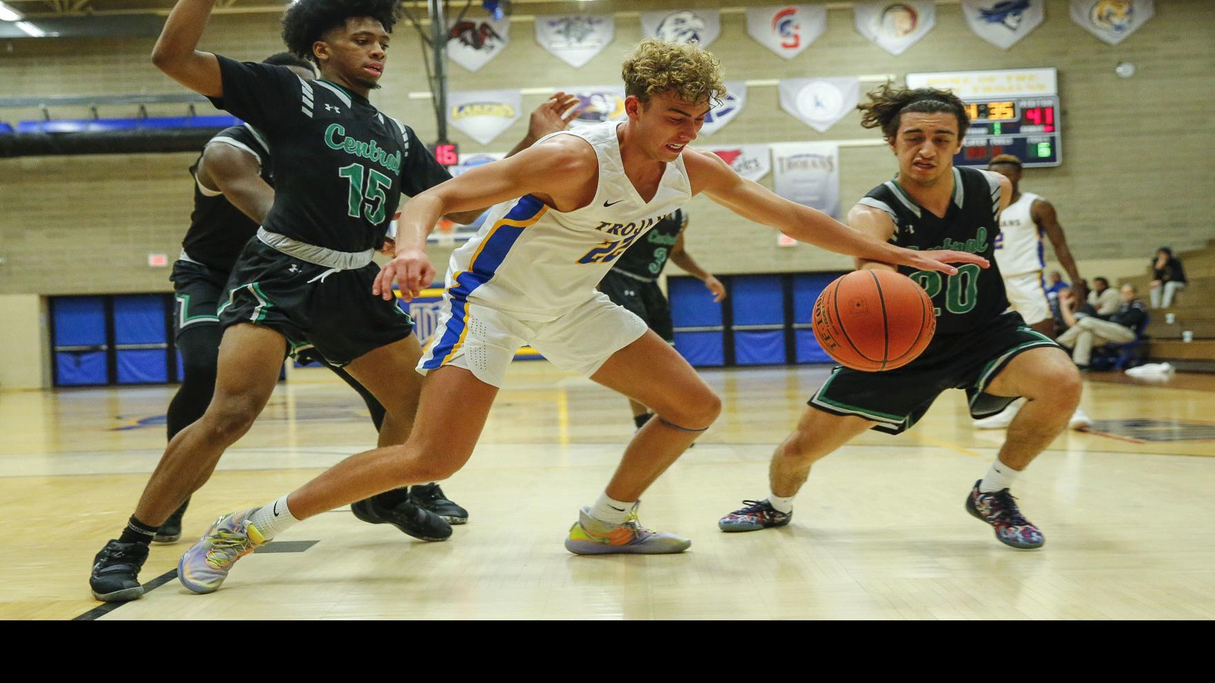 Niacc Men S Basketball Ranked No 1 Women Move Up To No 2