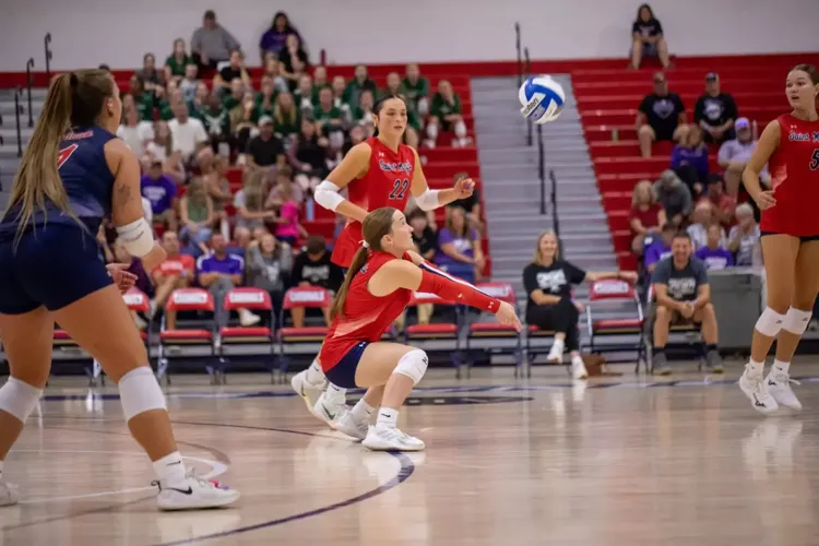 Volleyball Opens Sugar Loaf Classic 2-0