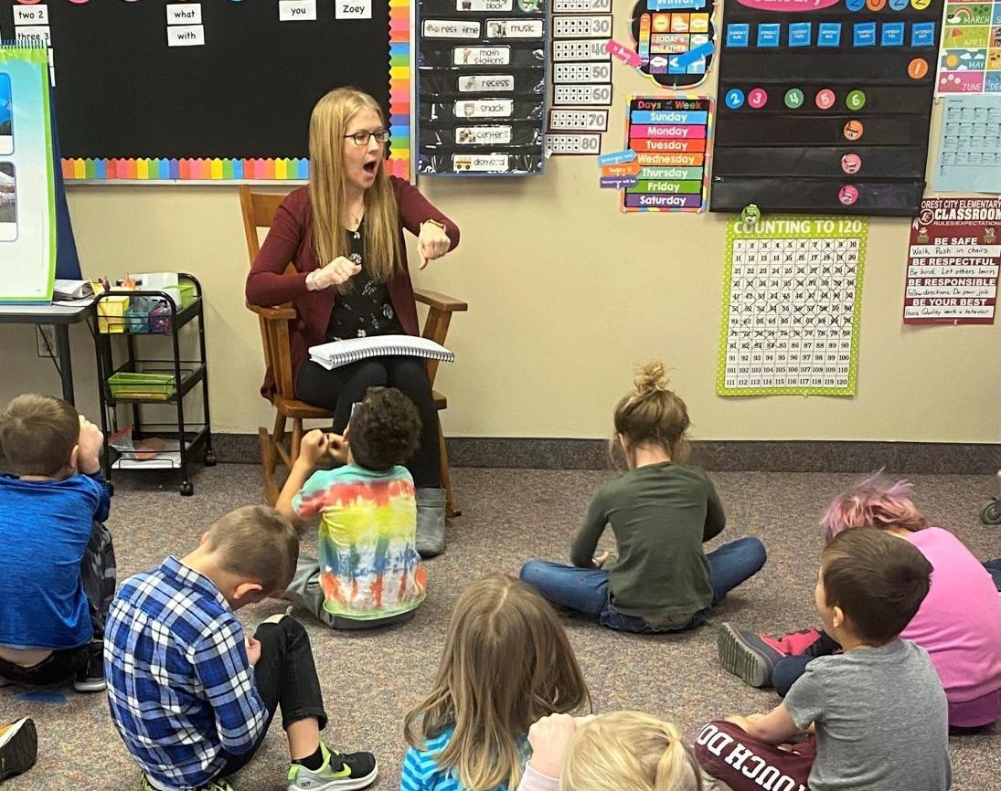 Amanda Geelan interacts with her Forest City kindergarten students..jpg