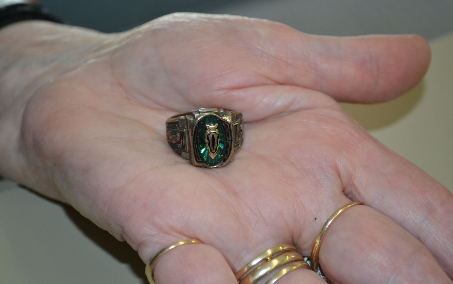 high school ring finger