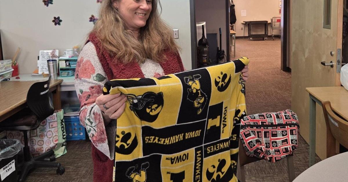 Logan's Legacy: Mason City special ed teacher makes ponchos for students in wheelchairs