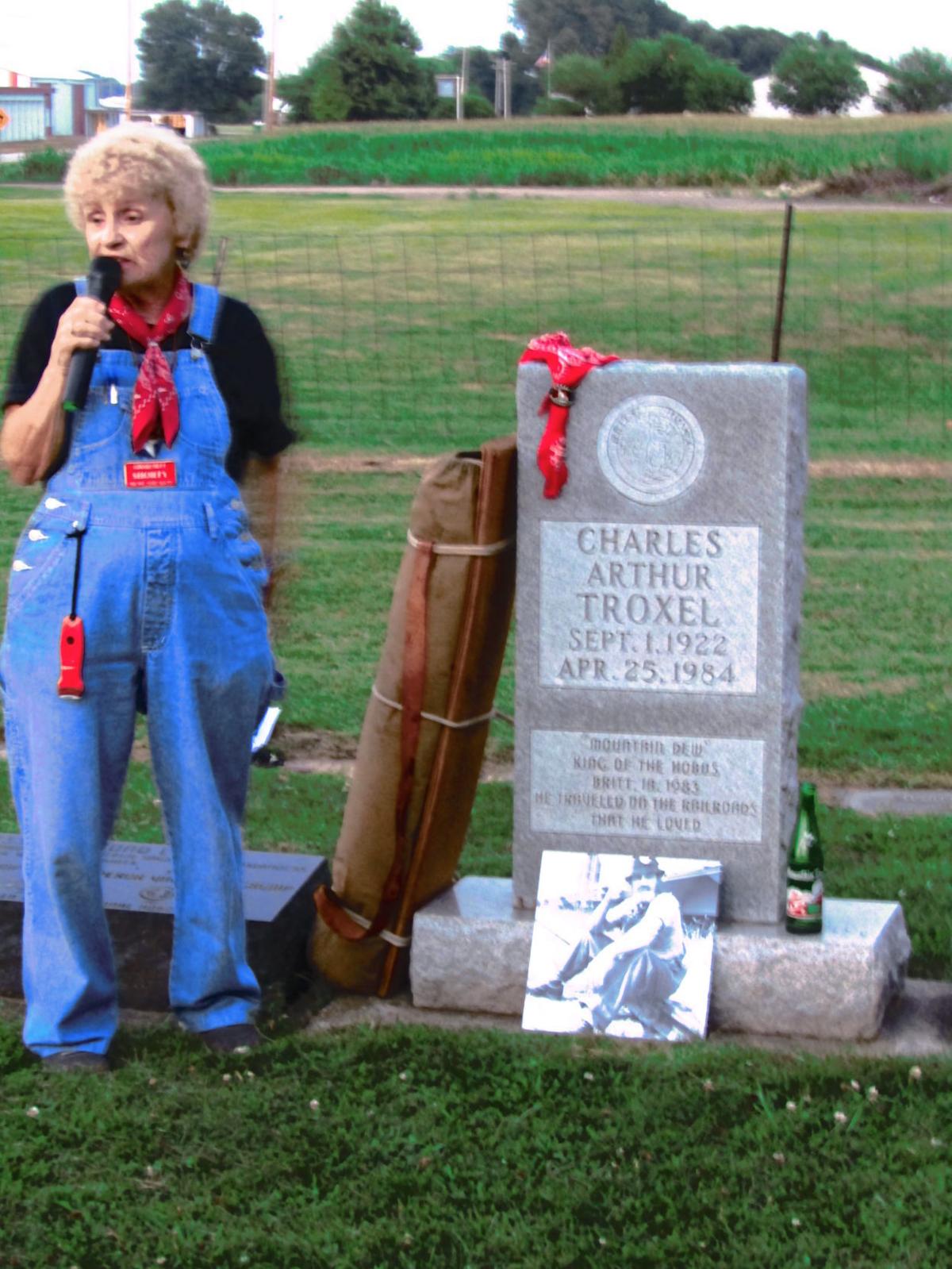 Memory of passed hobos honored on cemetery walk | News | globegazette.com