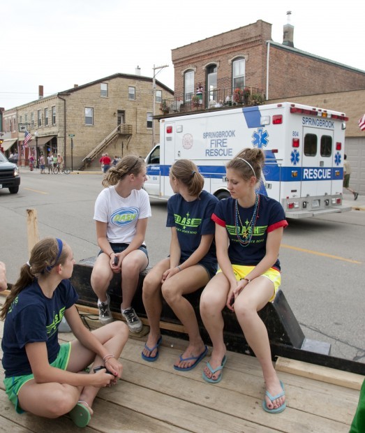 One killed, 23 hurt when horses plow into Eastern Iowa parade crowd