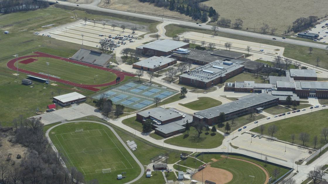Public invited to Mason City High School senior awards assembly Mason