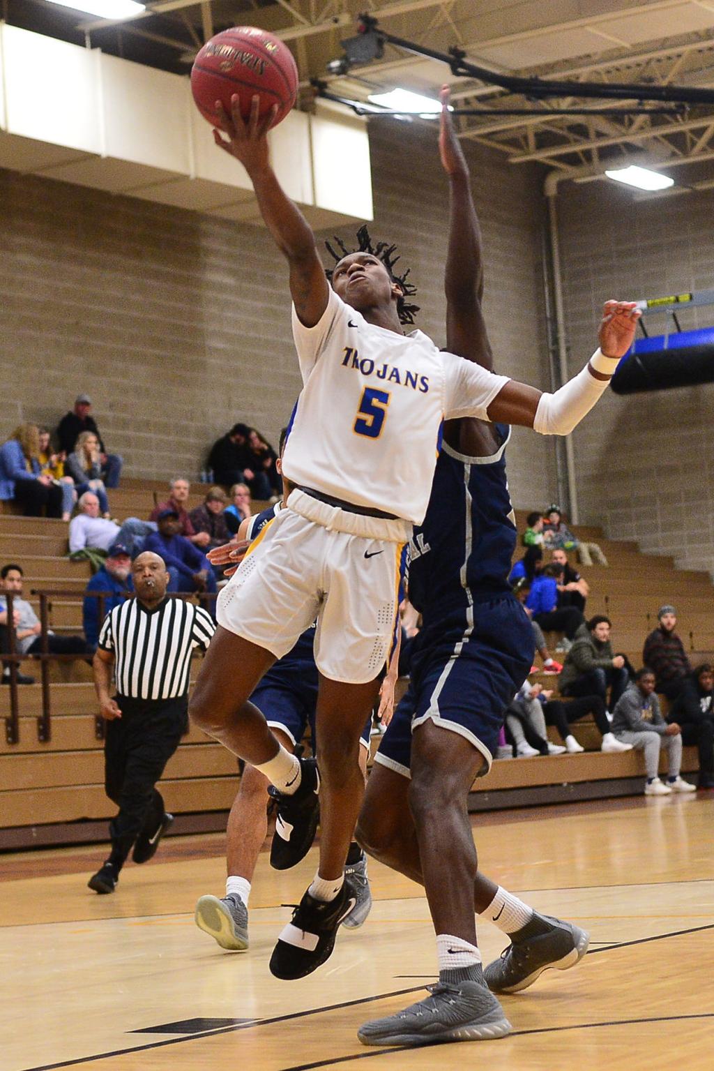 Niacc S Hardrict Signs With Pittsburg State Matthews Commits To