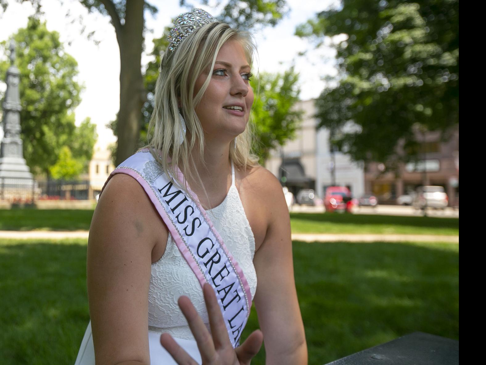 Newman Grad Uses Her Crown To Advocate For Those With Chronic Illness Latest News Globegazette Com