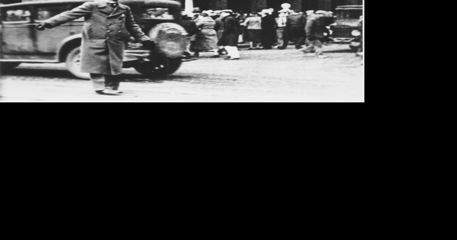 Historical footage from 1934 Dillinger robbery of First National Bank