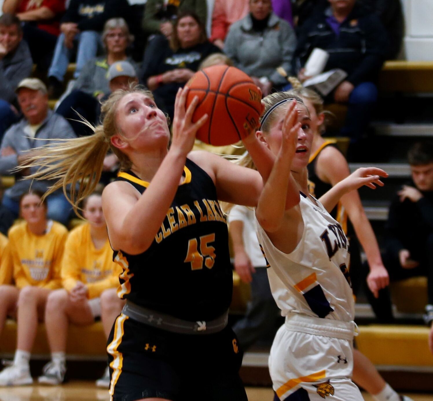 Clear Lake Girls Basketball Dominates Conference Game with 24-0 First Quarter Win