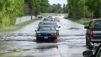 Highway 65 North Of 17th Street Northeast In Mason City Was Closed After These Cars Passed Through The Water Covered Highway Latest News Globegazette Com