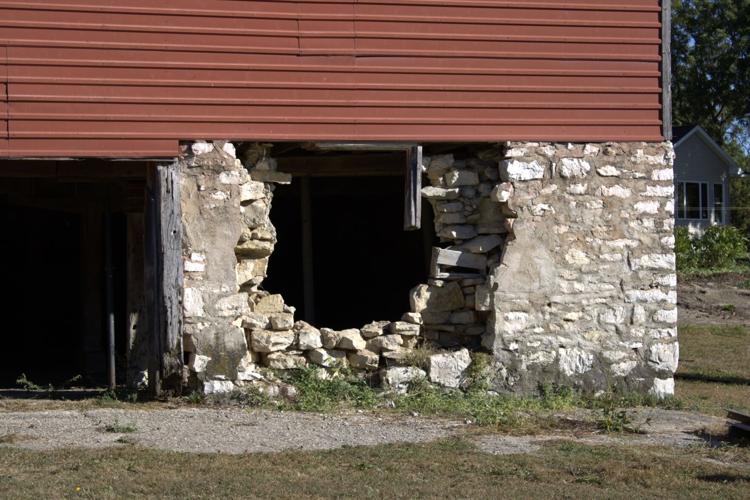 Couple moves barn from Cerro Gordo to Dallas County