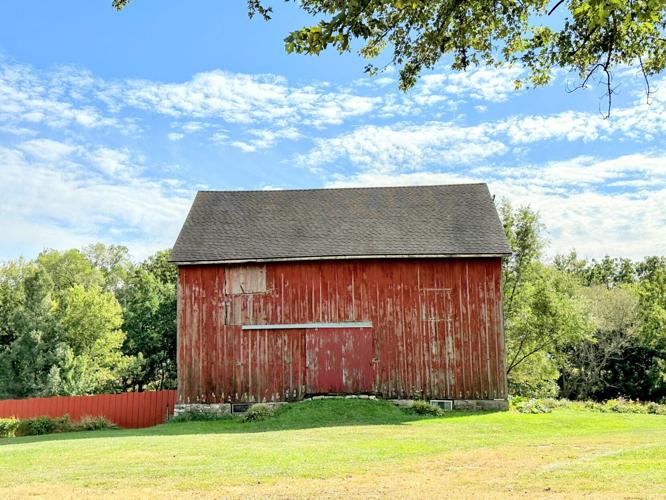Couple moves barn from Cerro Gordo to Dallas County