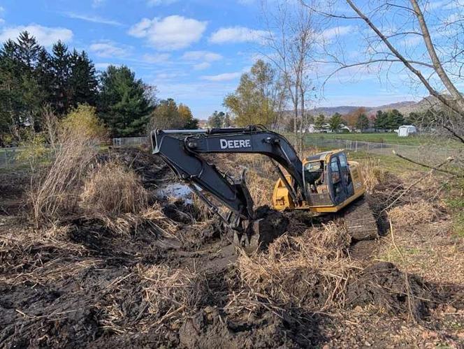 WAPS parent, landscaper helps restore WMS pond