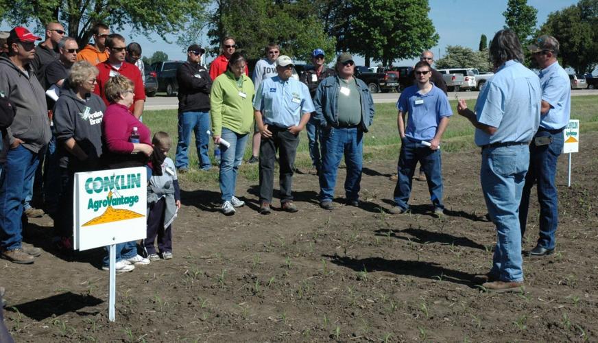 Champion soybean grower speaks at field day