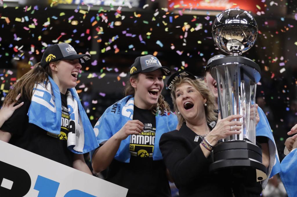 Iowa S Bluder Believes In Eye Test North Iowa Sports