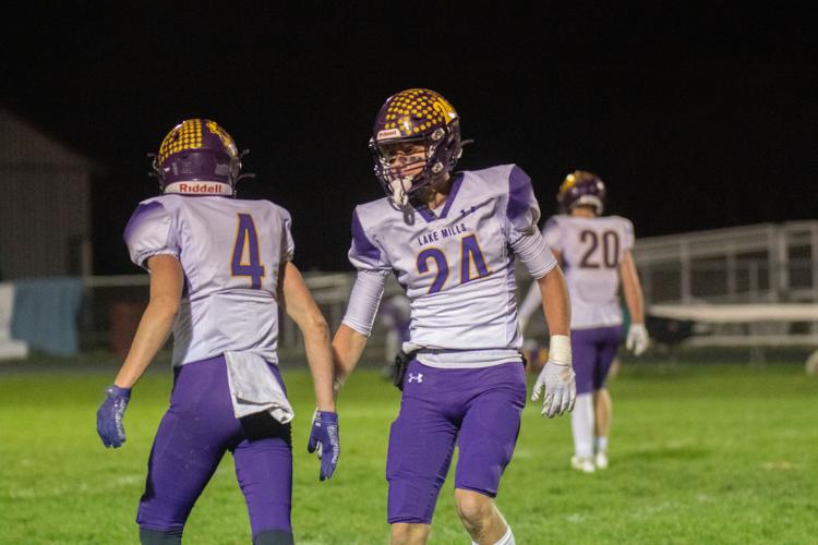 Saint Ansgar football stays course, advances past Lake Mills