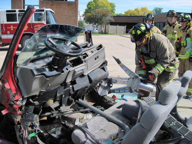 Mason City firefighters train with Jaws of Life