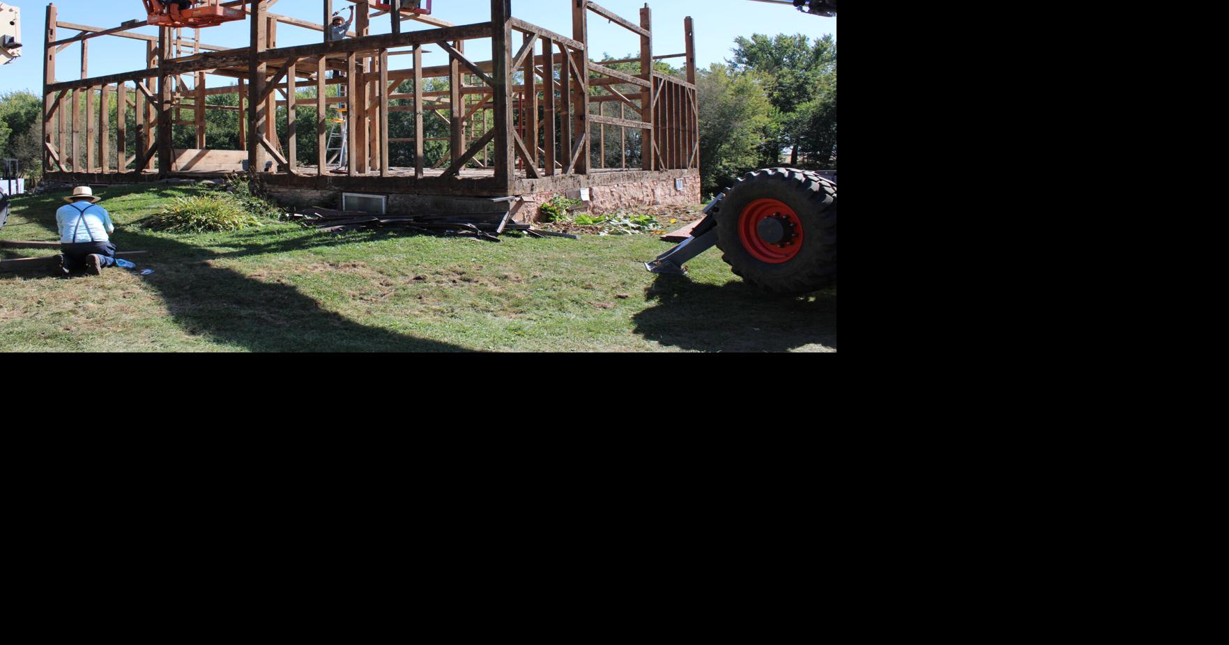 Couple moves barn from Cerro Gordo to Dallas County
