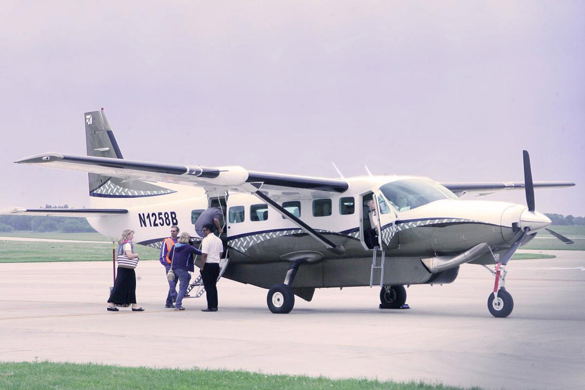 Air Choice One gets Mason City commission's support for continued service