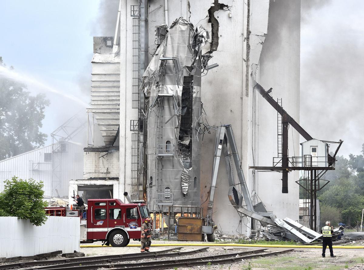 Man injured in grain elevator explosion dies (with photos)