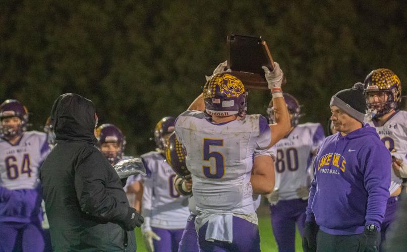 Saint Ansgar football stays course, advances past Lake Mills