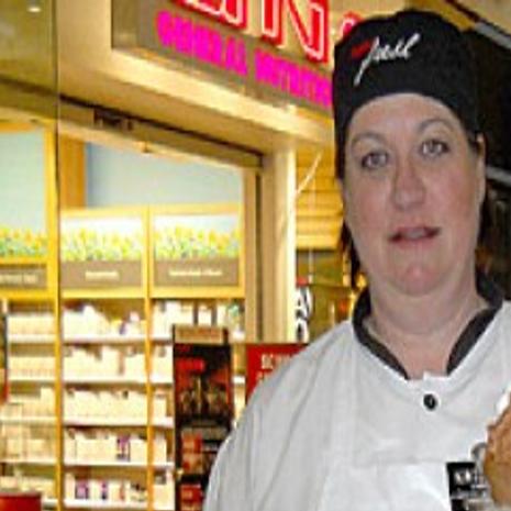 Cedar Rapids Designer Wins Hy Vee Cake Designer S Challenge Mason City North Iowa Globegazette Com And don't forget to check out the selection of giant cookie cakes, gourmet cupcakes, pies, and more! cedar rapids designer wins hy vee cake