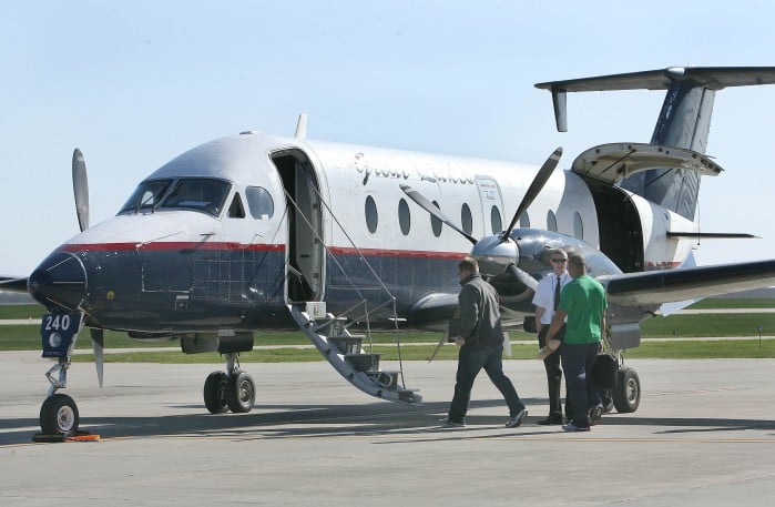 airlines servicing mason city airport