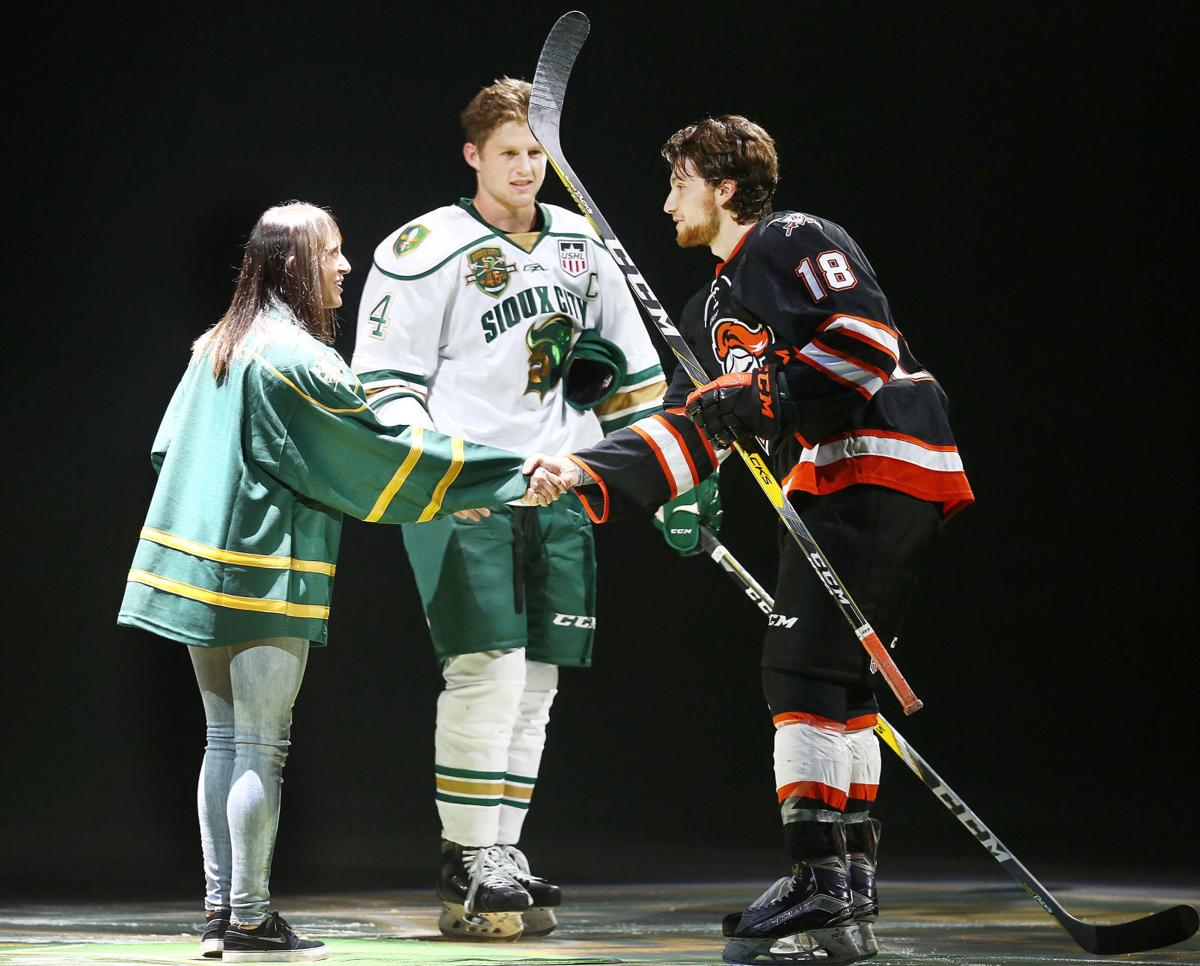 Musketeers hockey vs Omaha Lancers