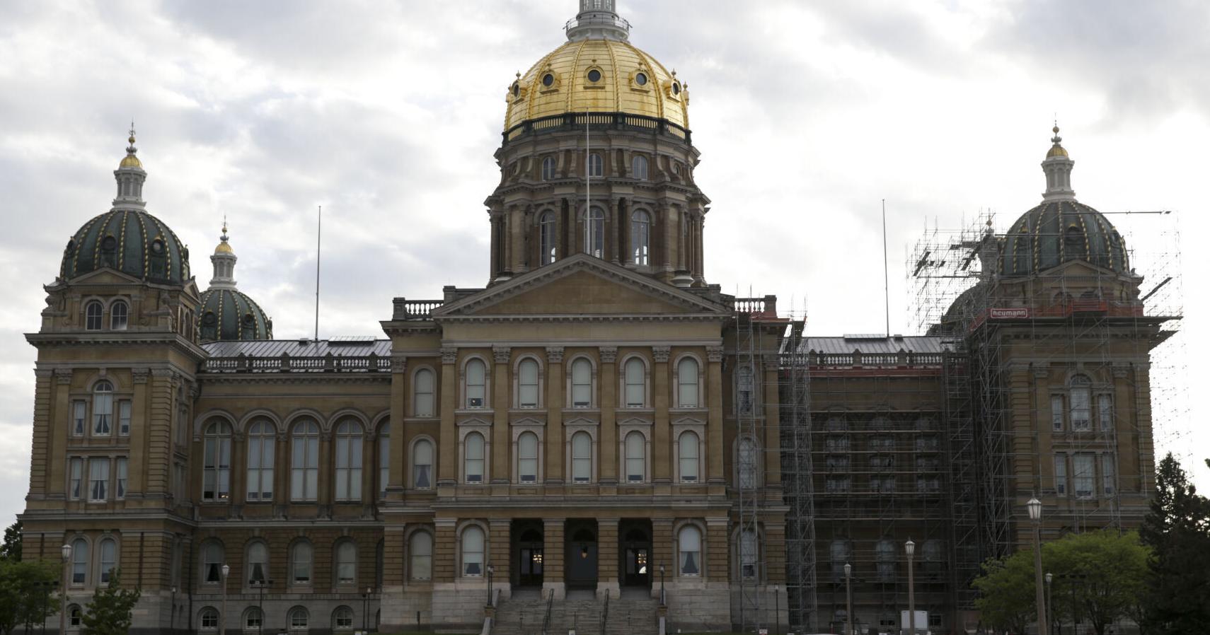 Speakers decry Iowa bill giving politicians more sway over libraries - Vimarsana News
