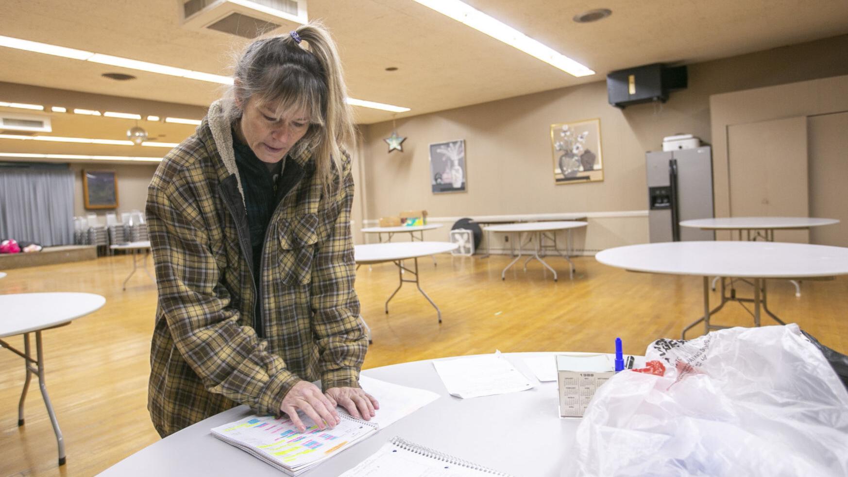 Mason City woman provides gifts, meals to families in need at Christmas - Vimarsana News