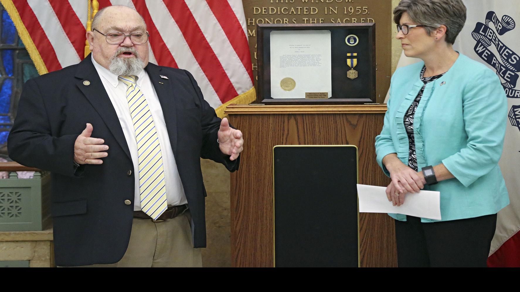 Iowa Veteran Receives Medals For Vietnam Service 48 Years Later Iowa The Midwest Globegazette Com