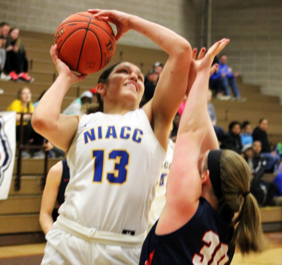 Niacc Men Advance To Regional Semifinals With Win Over
