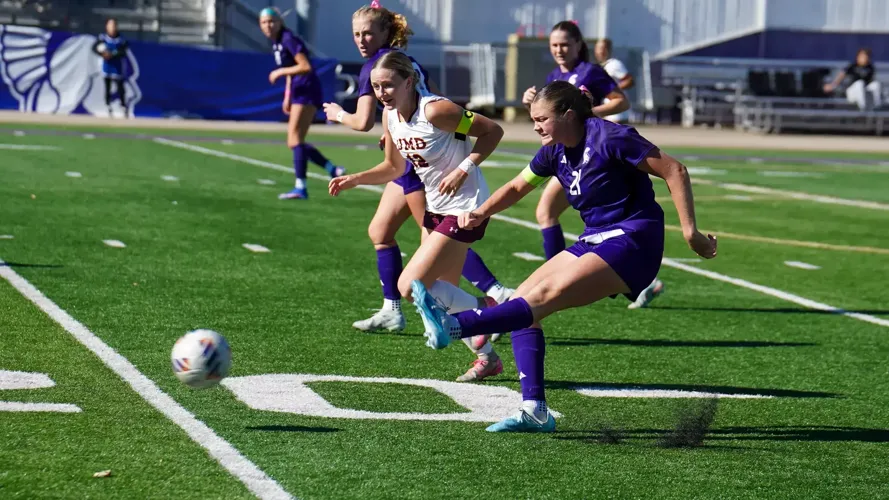 Warriors Fall to Minnesota Duluth in Back and Forth Contest