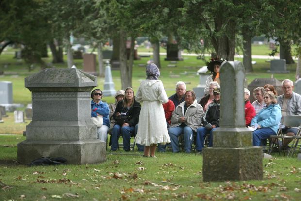 092913-ggaz-nws-cemetery-walk-08