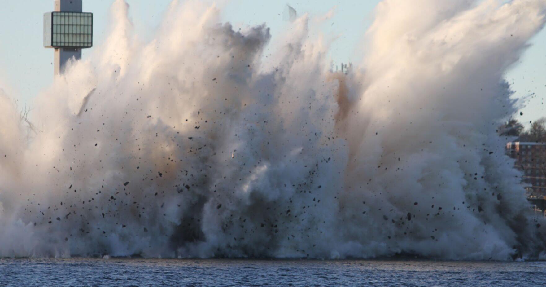 Photos: Moline pier that once held I-74 bridge goes boom - Vimarsana News
